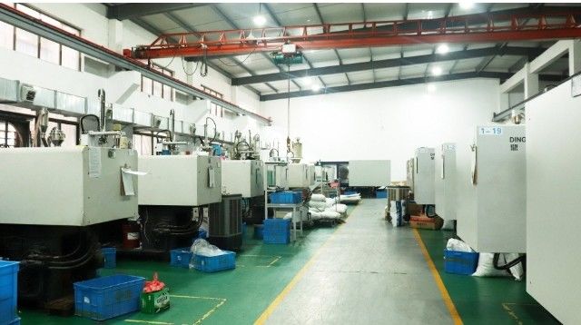 Yuyao Roc Plastic Manufactory Co., Ltd. línea de producción del fabricante